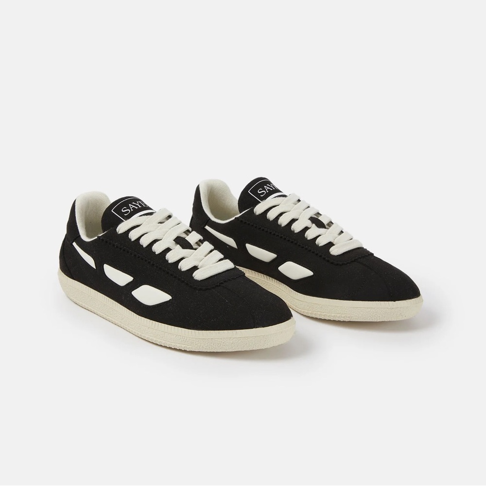 SAYE M70 Dart - Black + White